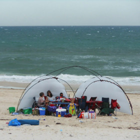 ...jedinci, kteří s sebou tahají hromadu zbytečností...