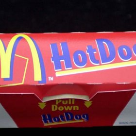 1. Best-sellerem a hlavním tahákem McDonald‘s byly hot dogy, nikoliv hamburgery! Těžko uvěřit, že?