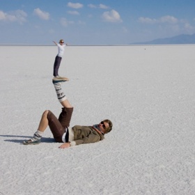 4. Magické jezero Uyuni. Protože na jeho povrchu nejsou žádné objekty, dochází zde ke zkreslování prostoru.