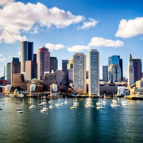 1. Boston (Spojené státy americké). V zimě tu nejsou téměř žádní turisté, takže si můžete v klidu vychutnat například dary moře v Neptune Oyster nebo nějaký koktejl v jednom z místních vyhlášených barů.