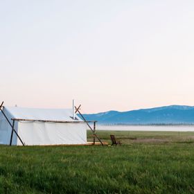 2. Philipsburg (Spojené státy americké). Malebné hornické městečko, v jehož okolí se skvěle lyžuje, rybaří na ledě či jezdí na sněžném skútru.