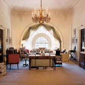 3. Nový prezident by měl do Bílého domu dorazit 6 hodin poté, co z něj ten starý odjede. Stěhování tedy musí probíhat velmi rychle.