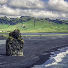 Stojí za zmínku, že vesnice Vík í Mýrdal zaznamenala 78 % nárůst návštěvníků jen proto, že se objevila v kultovním seriálu Hra o trůny.