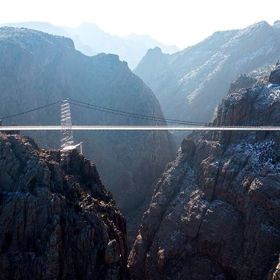 1. Royal Gorge Bridge (Colorado). Nejvyšší visutý most ve Spojených státech amerických (291 metrů).