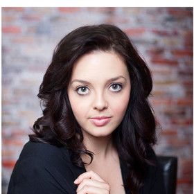 Coru ztvárnila Alex Owens-Sarno, dnes pětadvacetiletá herečka, spisovatelka a improvizátorka v Los Angeles. Přestože od natáčení filmu uběhlo 20 let, stále na něj ráda vzpomíná.