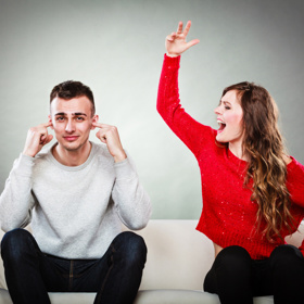 3. Ventiluje své problémy, ale ty vaše ho nezajímají. Jste jako vrba, když má něco choulostivého na srdci. No jasně, kdo by netoužil po štěstí nejmilovanější osoby? Záleží ale na úhlu pohledu. Podle někoho se zeměkoule točí své osy – tedy kolem něj. A problémy ostatních nevidí ani neslyší. Co na to říct? Snad jen... adios!