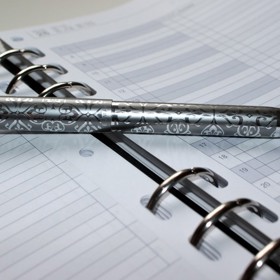 5. Udržujte pravidelný kontakt. Sejde z očí, sejde z mysli. S čím se nepotkáváme v určitém intervalu, jako by neexistovalo. Dejte vašim nejmilovanějším slib a upište se pravidelným setkáním.   Tento závazek napoví, jak moc vám na nich záleží.