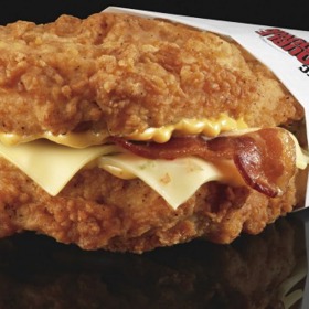 V roce 2010 představil sendvič Double Down, kde namísto housky použil dva smažené kuřecí steaky.