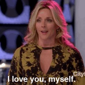 1. Napište sobě milostný dopis. Chvástejte se, masírujte své ego, neopomeňte nic, co z vás dělá skvělého člověka. Rychle se dostanete ze sebelítosti do stavu, v němž se budete cítit neporazitelní.