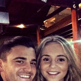 „Nechali mě s ním o samotě a nenáviděla jsem je za to. Byl to pro mě cizinec,“ prohlásila.