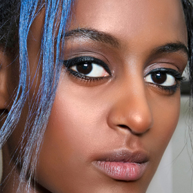 Firma The Unseen však plánuje výrobek inovovat a postupně uvést i permanentní barvy v celé škále barevných kombinací. Stejně tak hodlá zapracovat na technologii, aby barva reagovala na jemnější změny teploty – třeba jen při přechodu zvenčí do budovy.