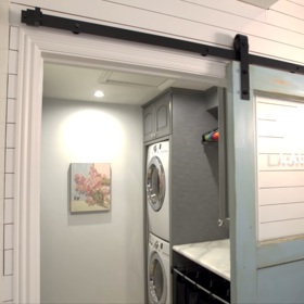 Pro přestavbu prádelny se Ronda a její manžel rozhodli sáhnout po dostupných materiálech z druhé ruky. Zavítali tak do neziskového centra ReStore.