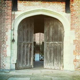 Podle propagačního videa na YouTube v ní zažijete všechno, o čem jen nastupující prváci sní.