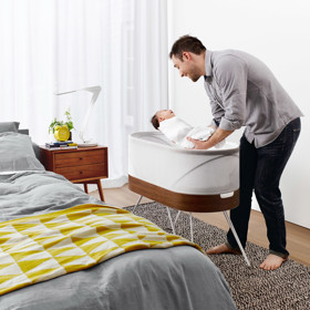 Novopečené maminky a tatínkové, radujte se. Na trhu je SNOO, dětská postýlka, s níž se probděné noci stanou minulostí.