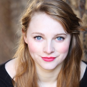 Podle některých recenzí má ale slupovací rtěnka své mouchy. Rovnoměrný nános barvy zesložiťuje zploštělé zakončení připomínající „tubu s leskem, který jste používali ve čtrnácti“, píše blogerka Red Lipstick Rosie.