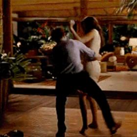 3. Cestujete spolu. Nemáte pomyšlení, že byste vyrazili na festival nebo jen tak do přírody s někým jiným. Nemělo by to takové kouzlo! V pořádku. Pokud jste v pohodě s tím, že na vás lidé okolo pohlíží jako na pár – vysíláte totiž jasné signály…