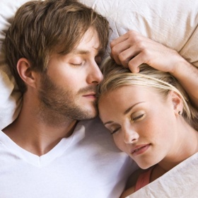 Boj s osamělostí bývá jednou z největších výzev ve vztazích na dálku. A příčin, proč se rozpadají. To chce londýnská společnost Little Riot změnit.