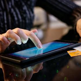 4. Na internetu můžete budovat úplně novou identitu. Protože pod novým jménem vás nikdo nenajde. Horší je to v případě, pokud máte za sebou úspěchy. Ani s nimi si vás lidé už nespojí.