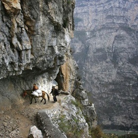 V některých místech je široká pouhých 30 cm!