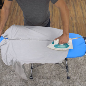 Když redesign po sto letech, tak ať to stojí za to, jako by si řekli výrobci. Prkno si lze nastavit na 8 různých výšek, takže můžete žehlit třeba vsedě.