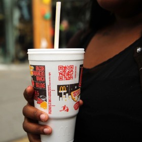 4. Umělá sladidla. U někoho působí projímavě, ale to je jen začátek. Jak uvádí Úřad pro kontrolu potravin a léčiv, 75 % nežádoucích reakcí na jídlo pochází právě z aspartamu.