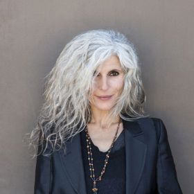 17 žen, které dokazují, že stříbrné a bílé vlasy mají styl (i ve dvaceti)