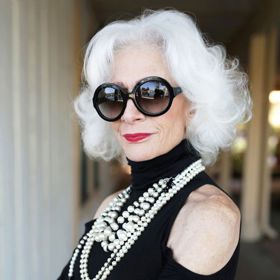 17 žen, které dokazují, že stříbrné a bílé vlasy mají styl (i ve dvaceti)