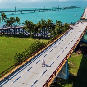 Začínal s fotoaparáty na hraní a postupně přešel na digitál. Drony rozšířily jeho výbavu před dvěma a půl roky.