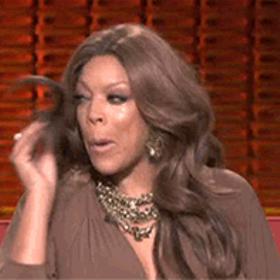 2. Extrémně se potíte. Máte zpocené břicho či nohy, i když nesportujete nebo nepospícháte? Možná máte zvýšenou tělesnou teplotu… způsobenou těhotenstvím. V průběhu tohoto období metabolismus pracuje rychleji. „Pocení bez příčiny“ tak zřejmě nějakou příčinu má…