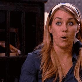 4. Bradavky ztmavly a zvětšily se. Podle některých odborníků je to i proto, aby potomek snáze našel zdroj potravy. Ztmavnutí nicméně způsobuje změna hormonů. Tělo se připravuje na mateřství.