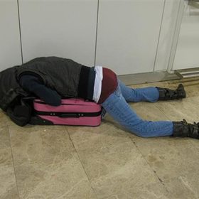 Když máte otlačeniny na pozadí a kolem je jen tvrdá podlaha, kufr je nedocenitelný.