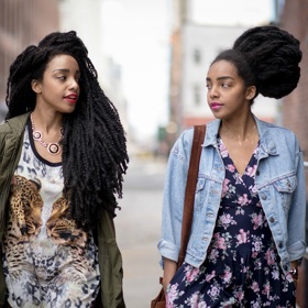 Své vlasy nenáviděly. Teď díky nim inspirují statisíce lidí na celém světě