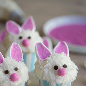 Proč se na Velikonoce omezovat na sladkého beránka nebo mazanec, když internet schovává takové poklady, jako je tento rozkošný „zaječí muffin“!