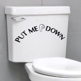 2. Sklápějte toaletu, když na ní zrovna nejste. Vyvolá to podobný efekt, jako když zavřete skříň. Otevřená působí tak nějak rušivě, že? Se sklopeným víkem záchodové mísy bude toaleta vypadat kompaktněji.