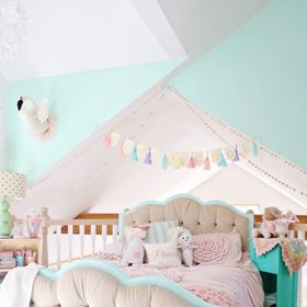 3. Stelte. Podle některých odborníků nakopne ranní stlaní produktivitu. Pokud hned zrána splníte tento (byť nepatrný) úkol, je to jako cvrnknout do první kostičky domina.