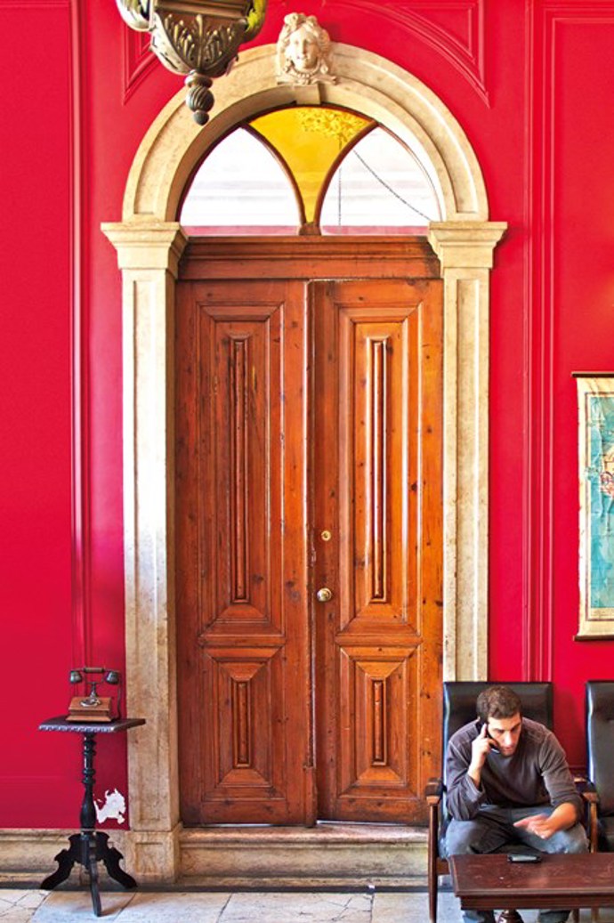 9. Přijímací místnost  Independente Hostelu v portugalském Lisabonu.