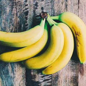 2. Banány. O jejich draslíkovém bohatství se napsalo už nespočet textů. O výskytu hořčíku ale už méně. Právě ten „říká“ svalům a nervovému systému, aby vzaly zpátečku a odpočívaly.