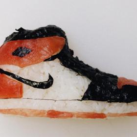 Zdolat maraton v těchto teniskách? To by šlo! Tento Číňan připravuje netradiční sushi