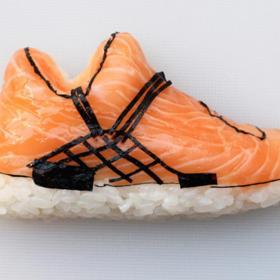 Zdolat maraton v těchto teniskách? To by šlo! Tento Číňan připravuje netradiční sushi