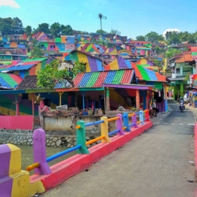 Tato vesnice vypadá, jako by se namočila do duhy