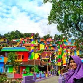 Tato vesnice vypadá, jako by se namočila do duhy