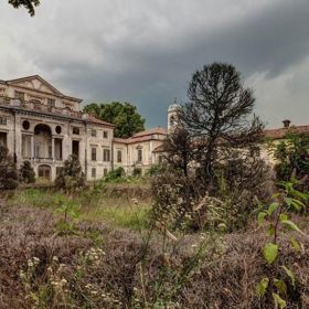 Itálie se zbavuje starých hradů. A nic za ně nechce. Zjistěte, jak jeden takový získat