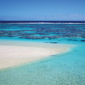 Atol Tetiaroa ve Francouzské Polynésii.