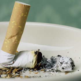 Věděli jste, že spojením kouření a alkoholu se zvyšuje riziko rakoviny úst až 38násobně?