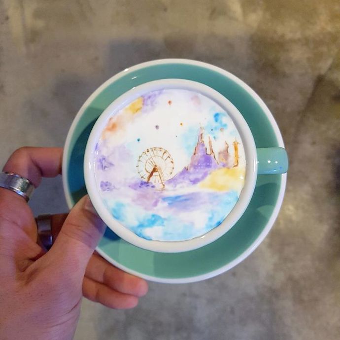 Malovaný poklad v hrnku kávy. Jihokorejec povyšuje latté art na umění hodné výstav