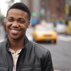 4. „Nebojíš se stát si za svým. Tvoje sebevědomí je někdy fakt sexy.“ (utvrzení v jeho pravdu a přesvědčení mu lichotí)