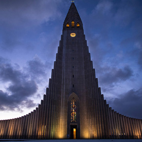 4. Hallgrímskirkja (Reykjavík, Island)