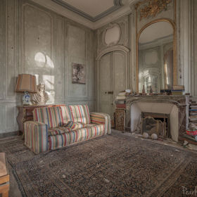 Zchátralý, leč překrásný. Fotografka objevila ve Francii opuštěný zámek, který bere dech