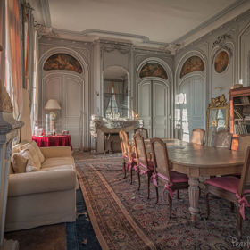 Zchátralý, leč překrásný. Fotografka objevila ve Francii opuštěný zámek, který bere dech