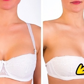 1. Aby podprsenka bez ramínek držela na svém místě. Jak toho docílit? Omotáním ramínka kolem spodního lemu podprsenky! Nasaďte ramínko na zadní část jako obvykle, veďte ho podél dolního okraje tak, aby přitisklo podprsenku k tělu, a zahákněte ho vzadu za druhé očko.